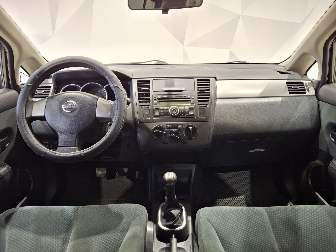 NISSAN TIIDA
