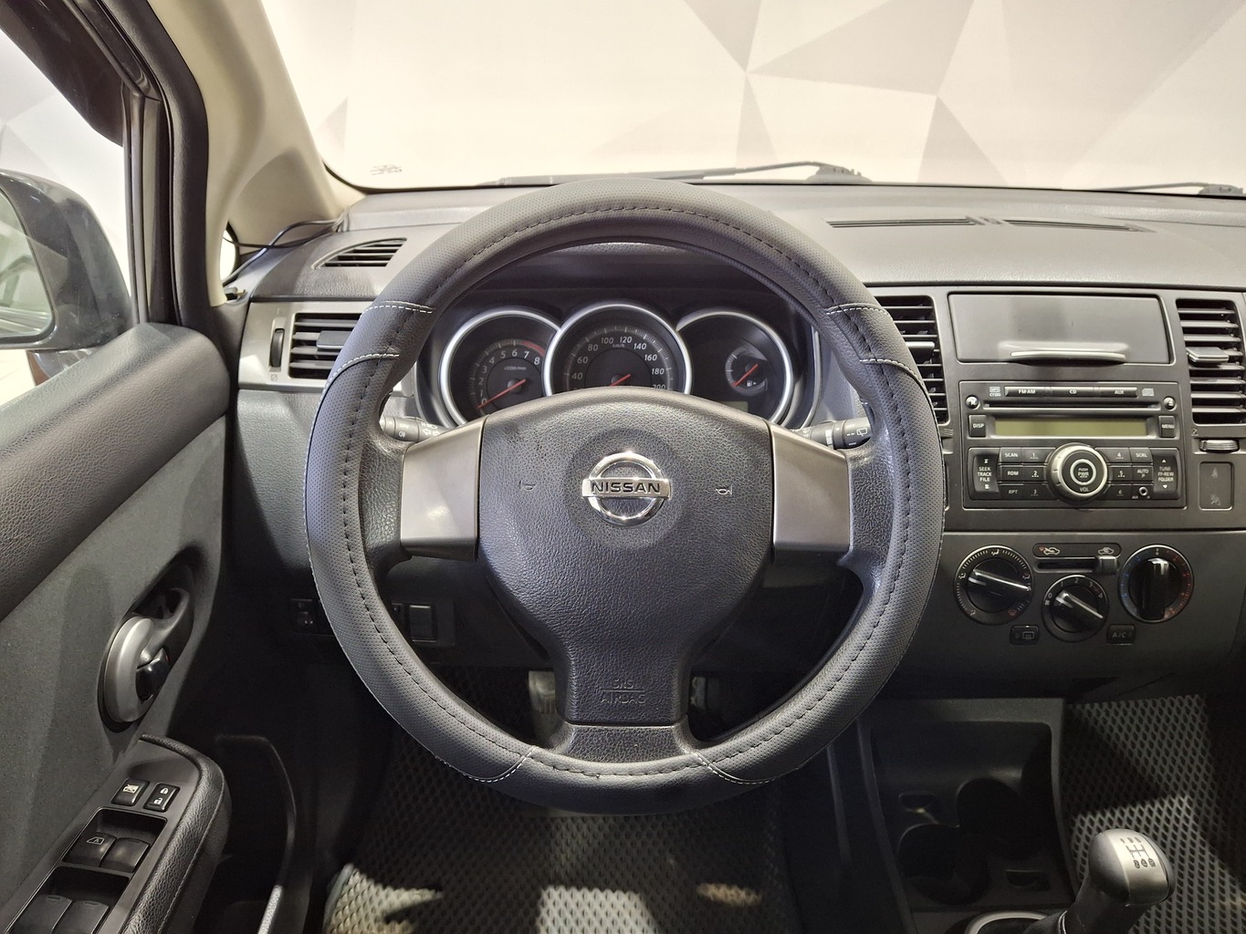 NISSAN TIIDA