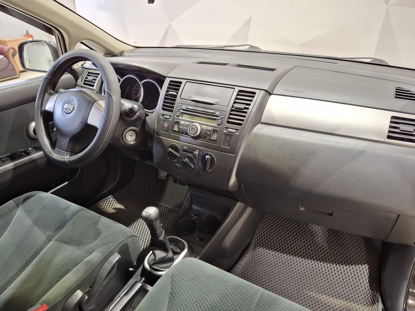 NISSAN TIIDA