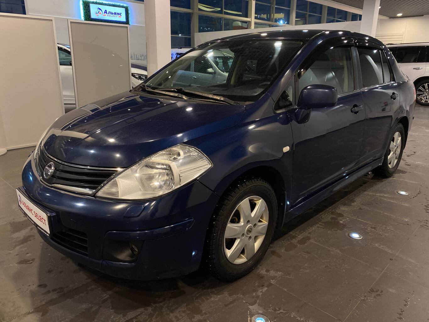 NISSAN TIIDA