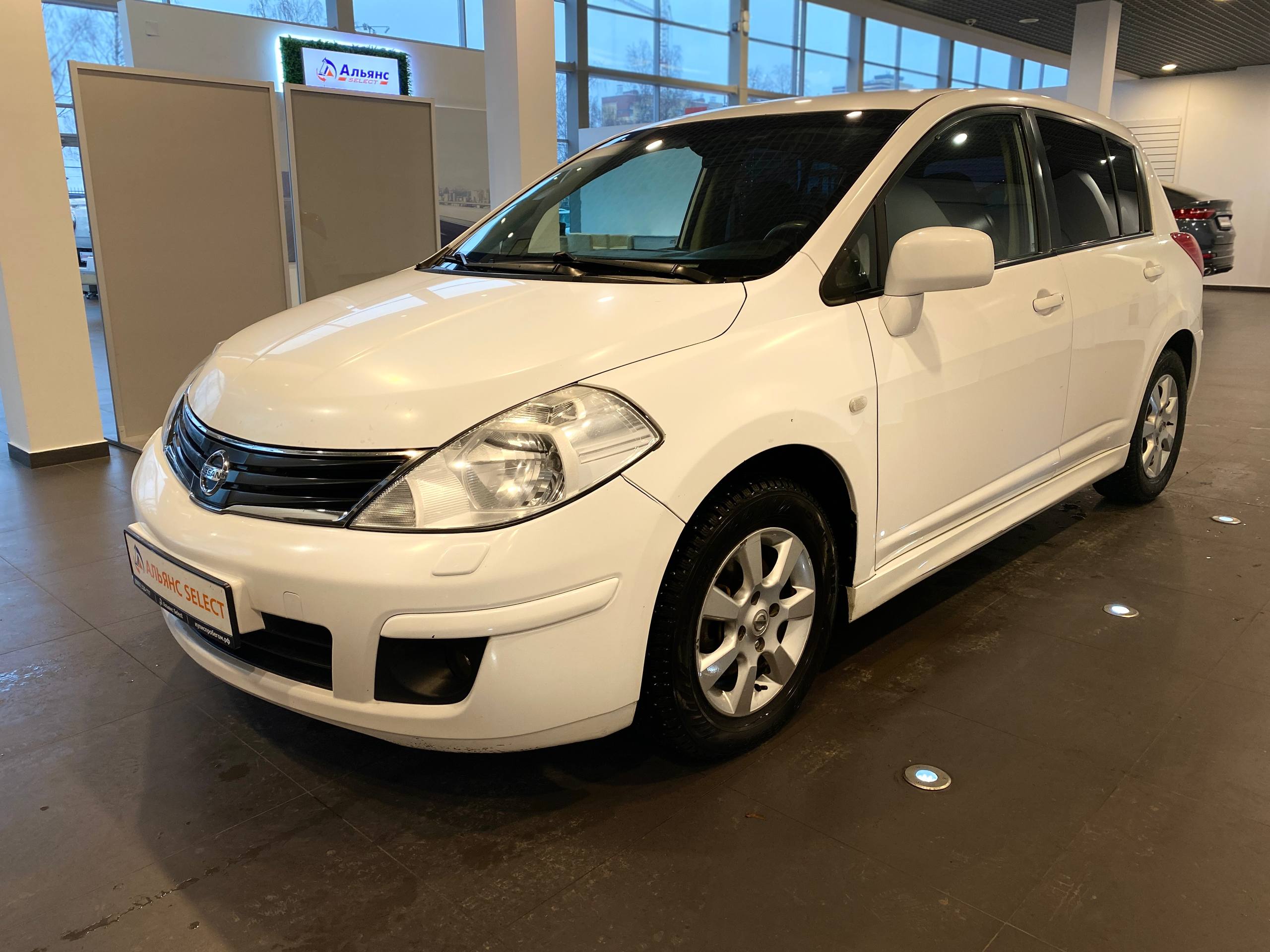 NISSAN TIIDA
