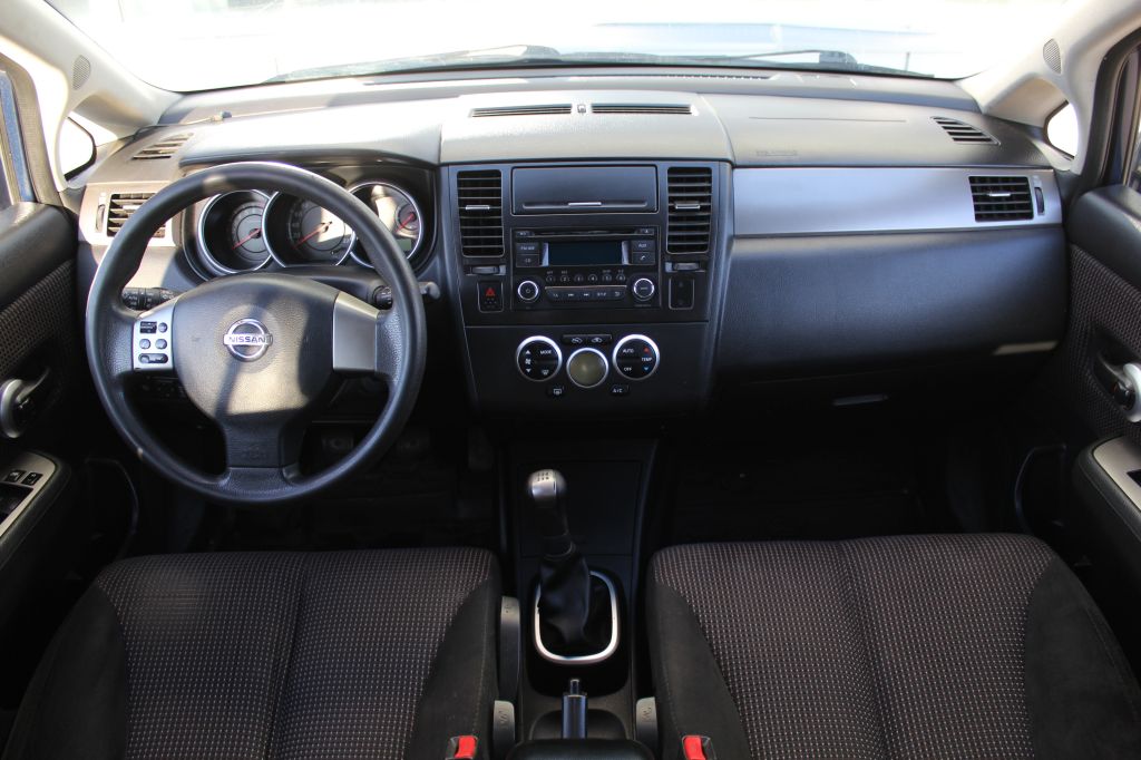 NISSAN TIIDA 2012 г.