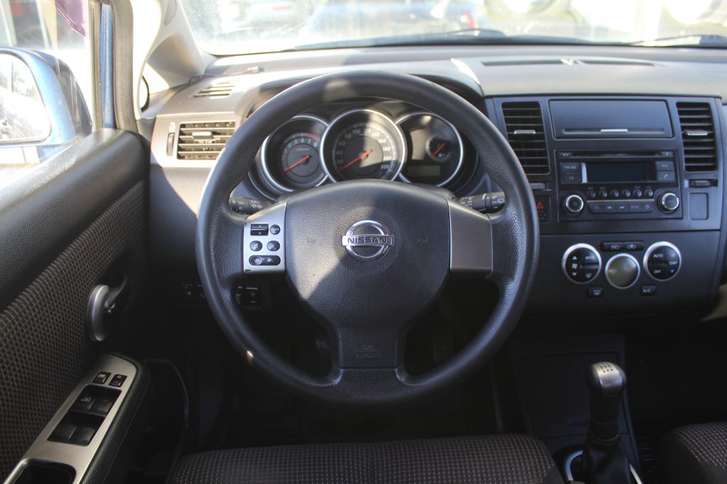 NISSAN TIIDA 2012 г.