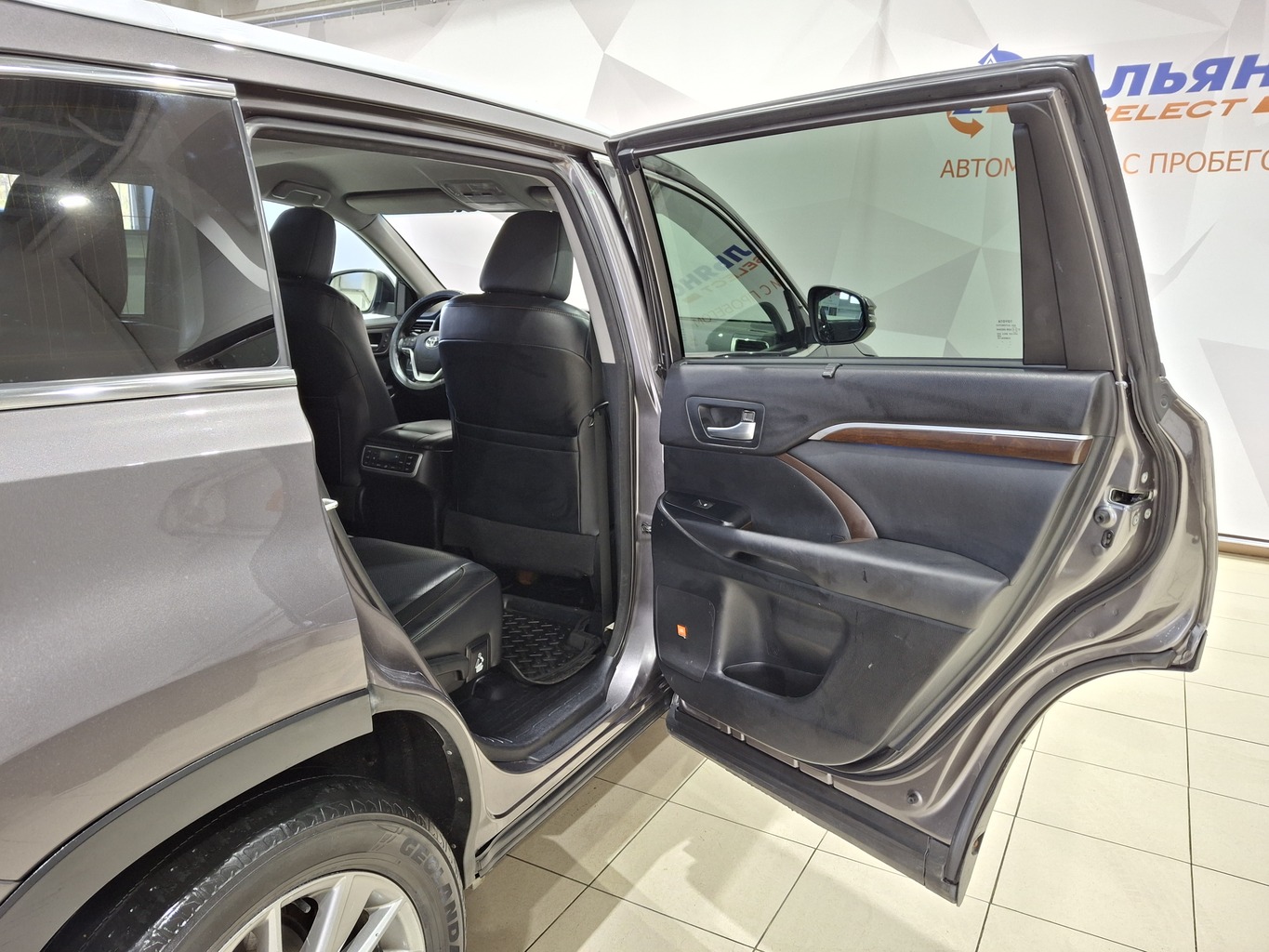 TOYOTA HIGHLANDER