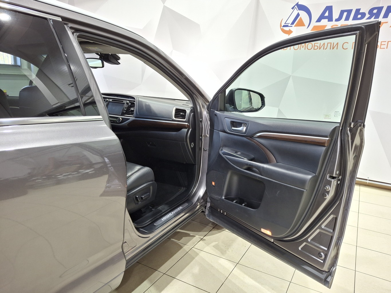 TOYOTA HIGHLANDER