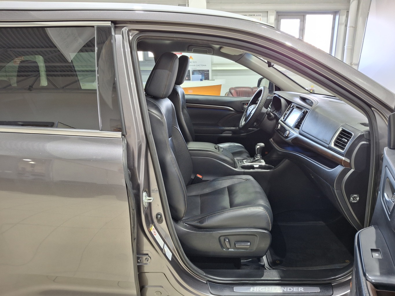 TOYOTA HIGHLANDER