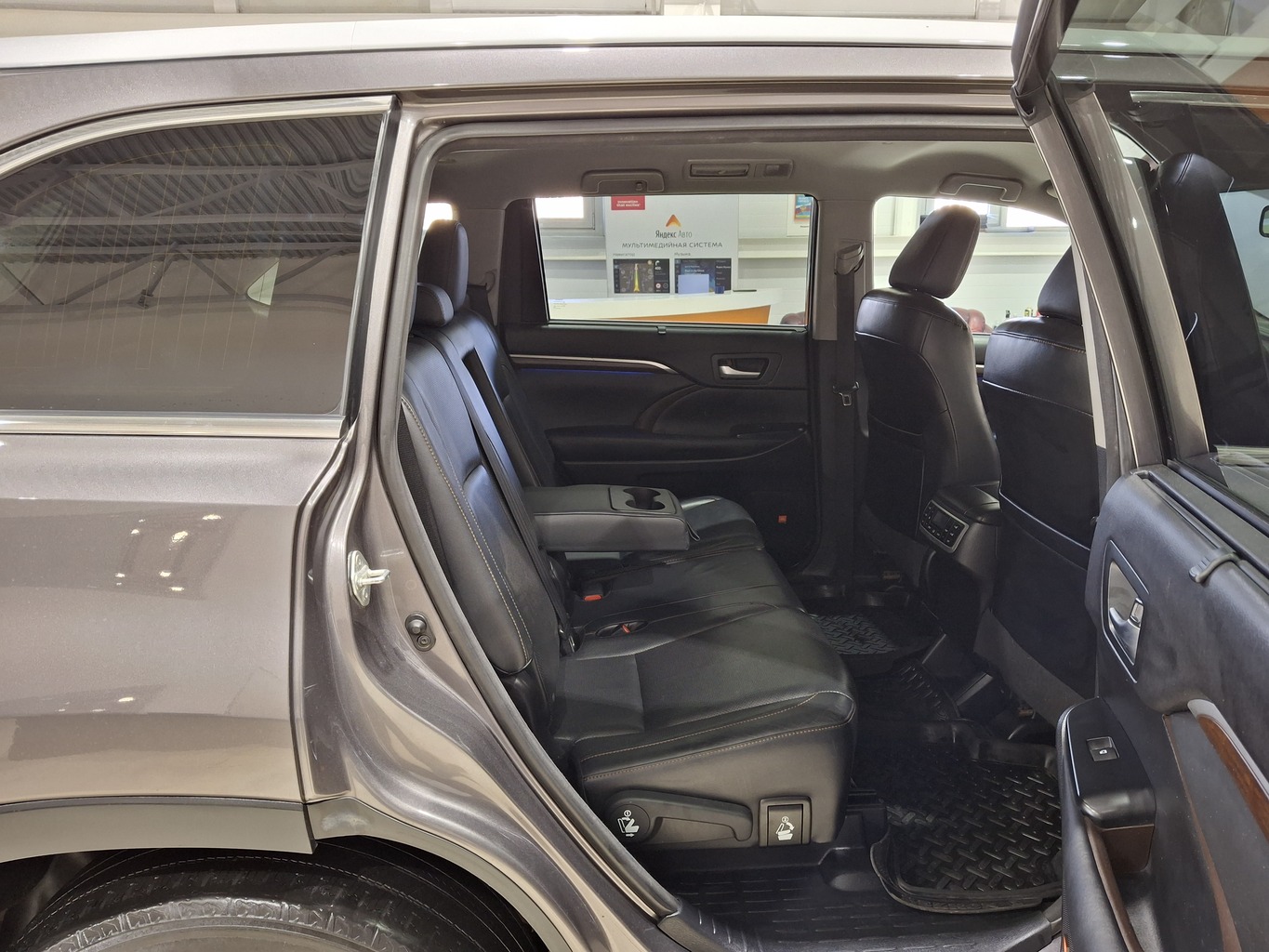 TOYOTA HIGHLANDER