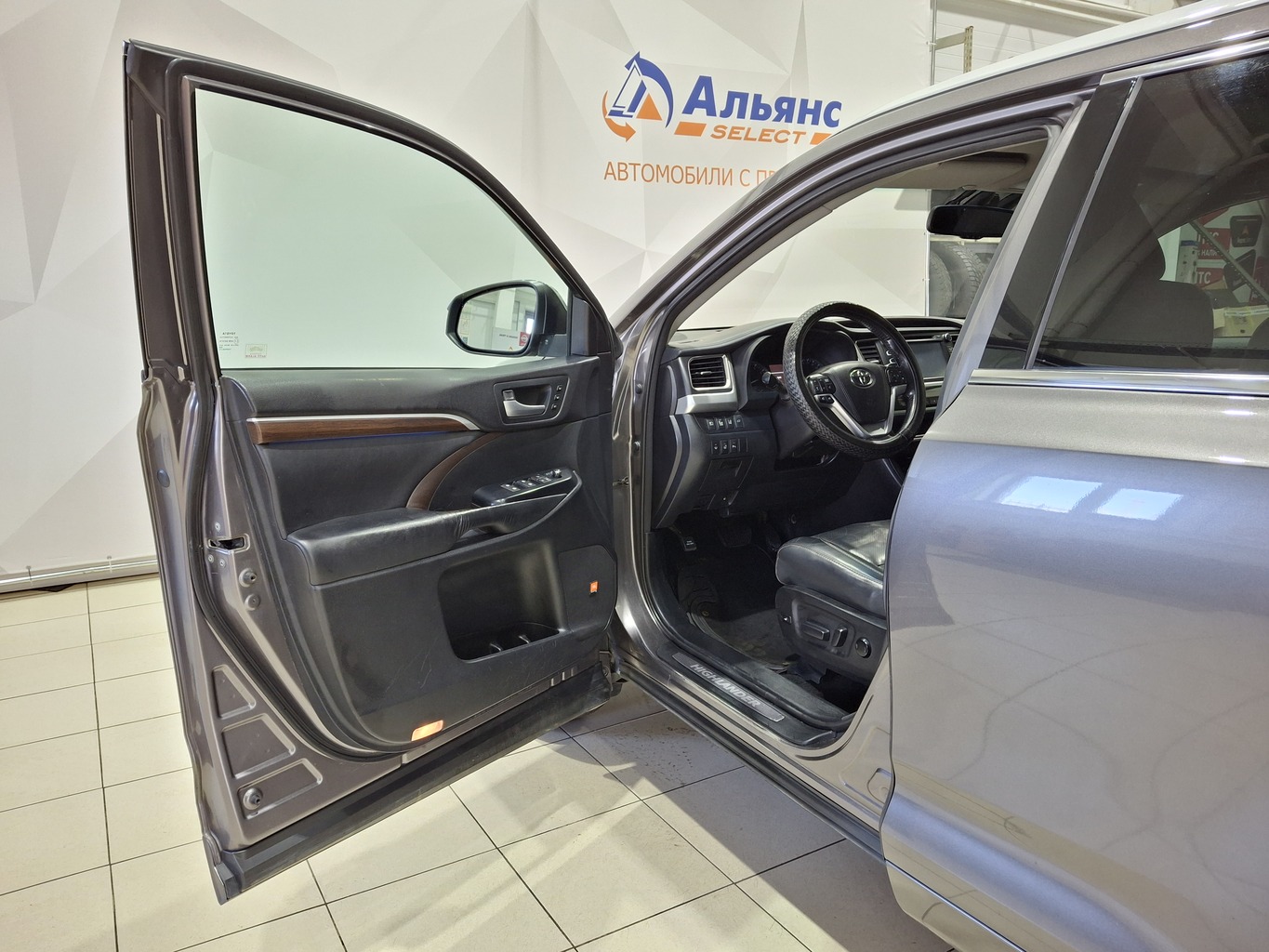 TOYOTA HIGHLANDER