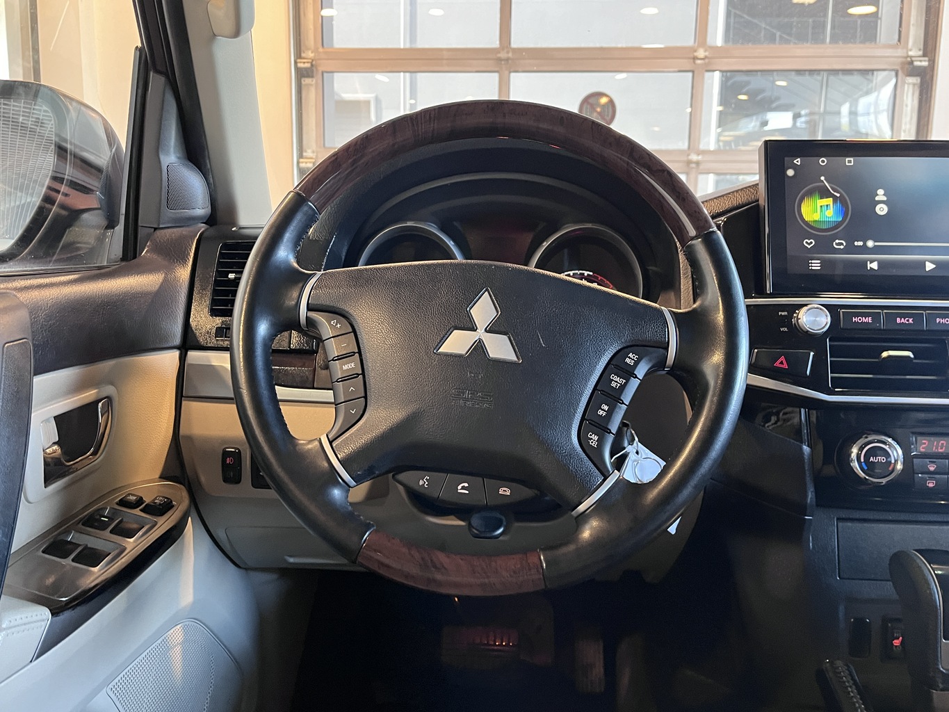 MITSUBISHI PAJERO