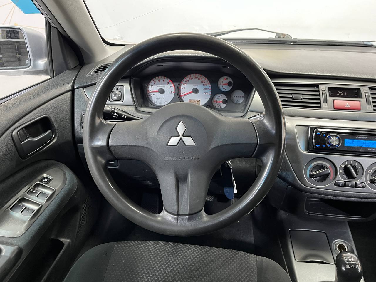 MITSUBISHI LANCER