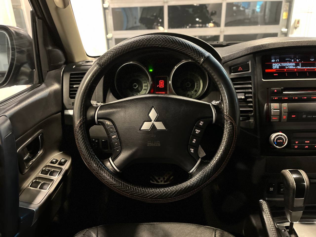 MITSUBISHI PAJERO