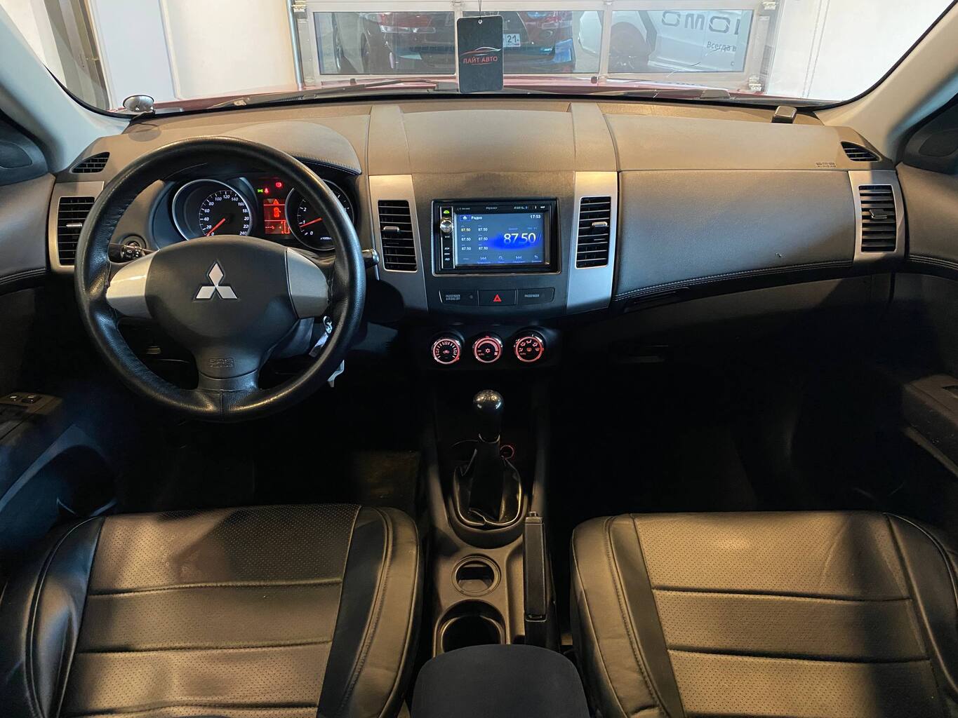 MITSUBISHI OUTLANDER