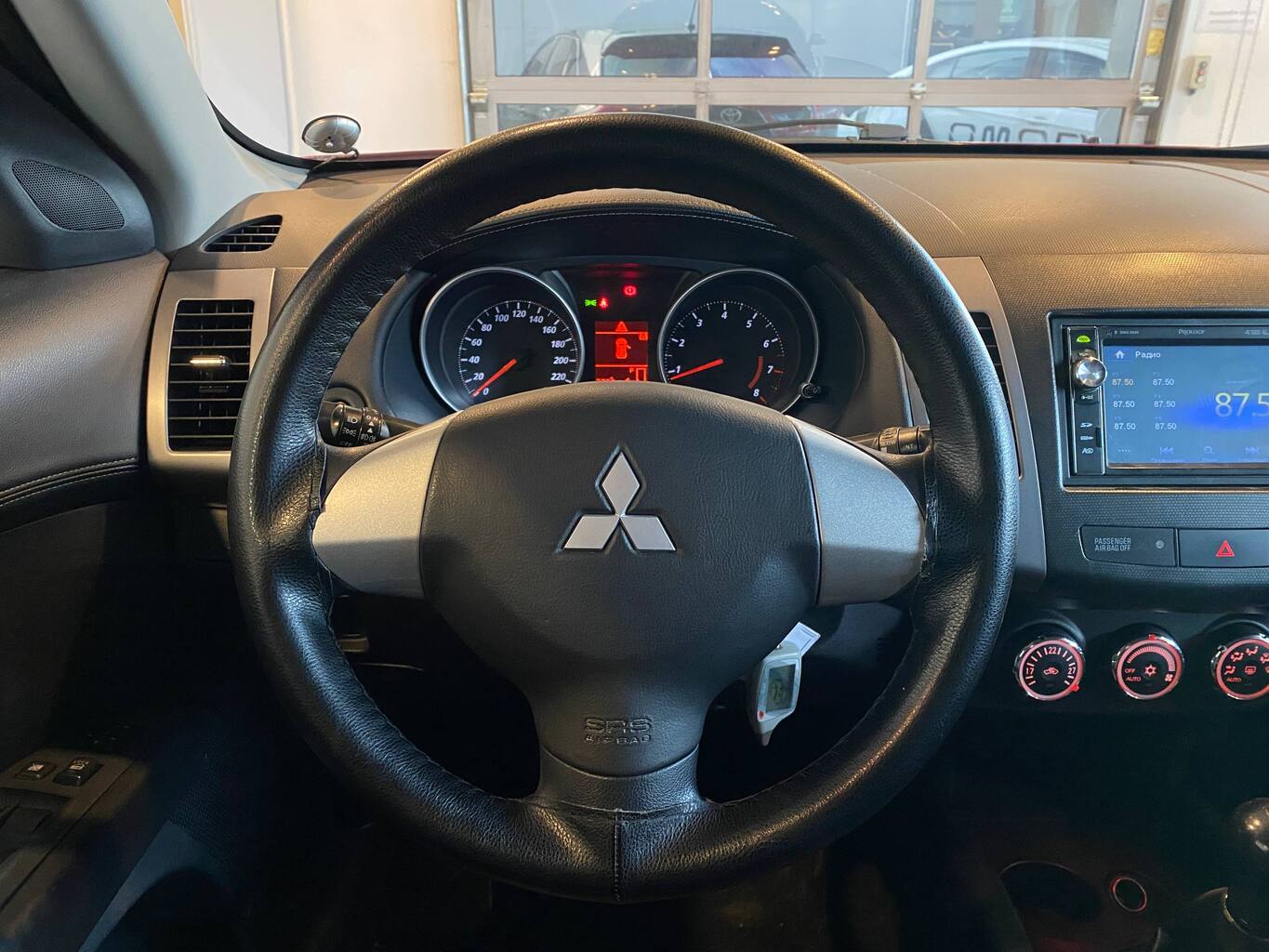 MITSUBISHI OUTLANDER