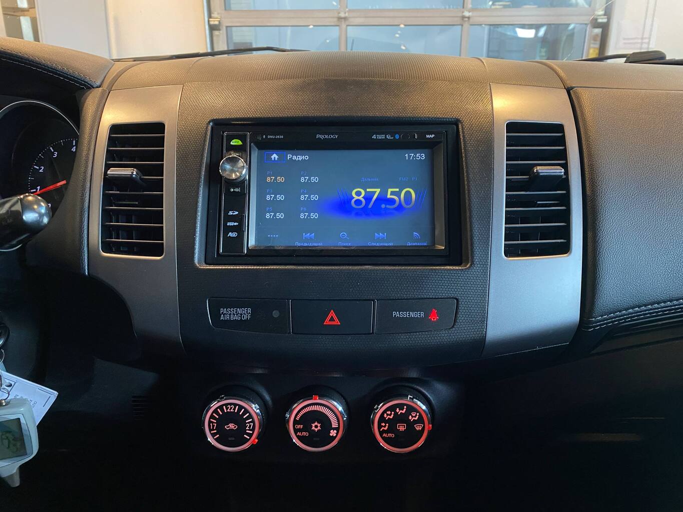 MITSUBISHI OUTLANDER