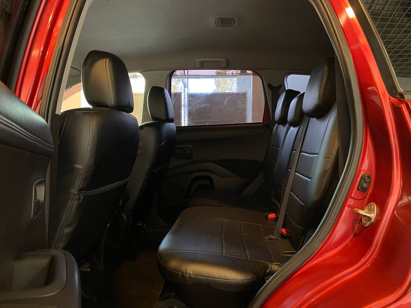 MITSUBISHI OUTLANDER