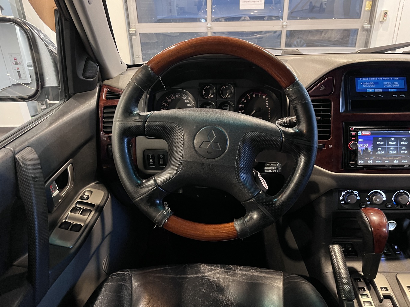 MITSUBISHI PAJERO
