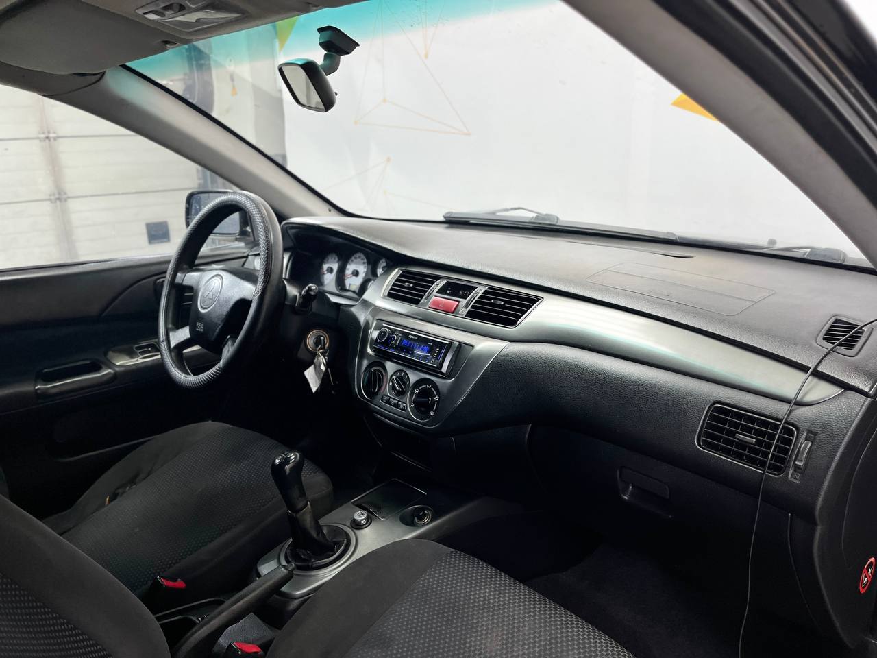 MITSUBISHI LANCER