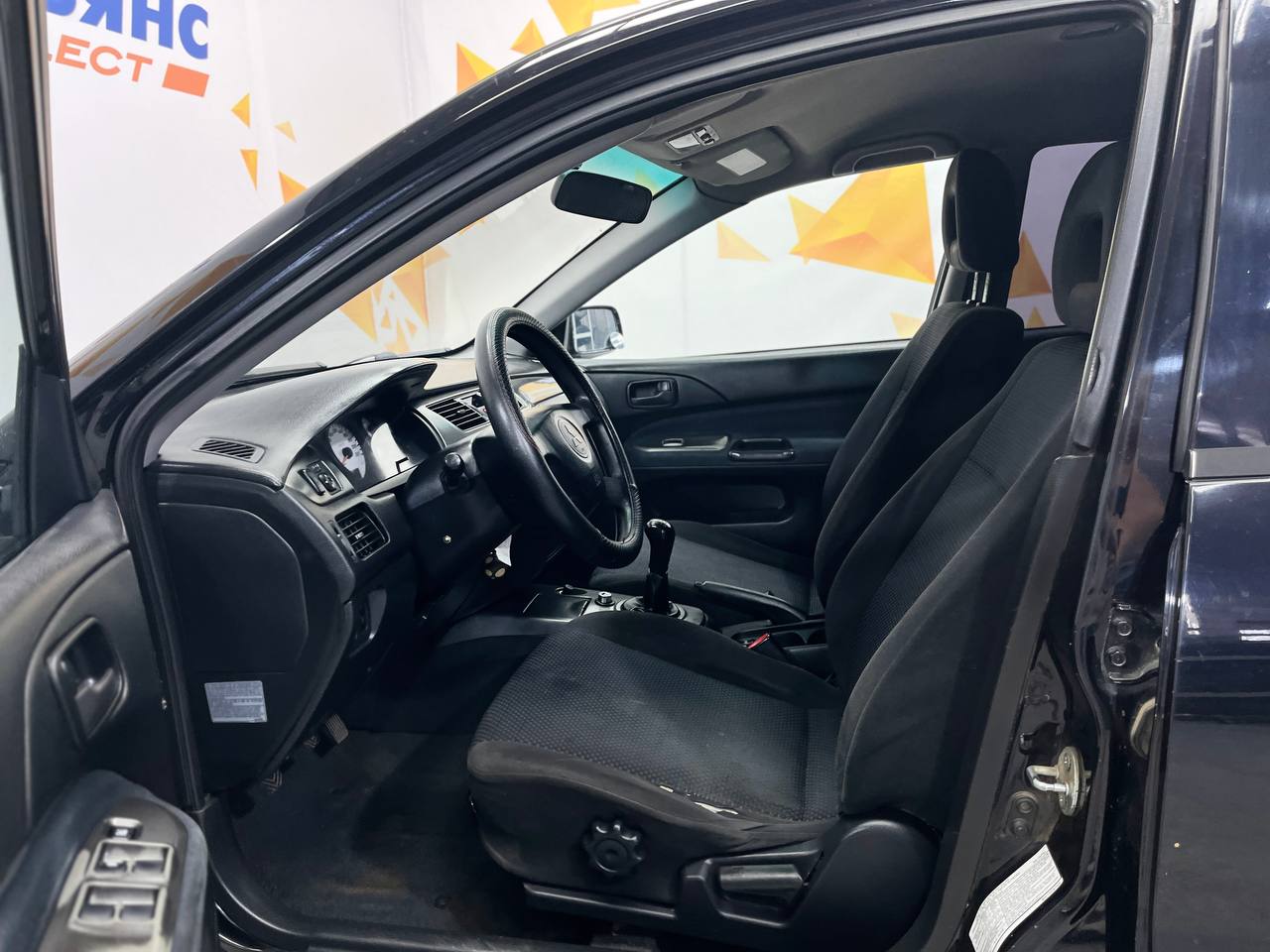 MITSUBISHI LANCER