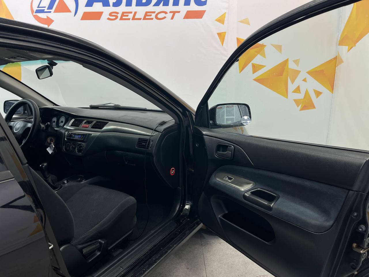 MITSUBISHI LANCER