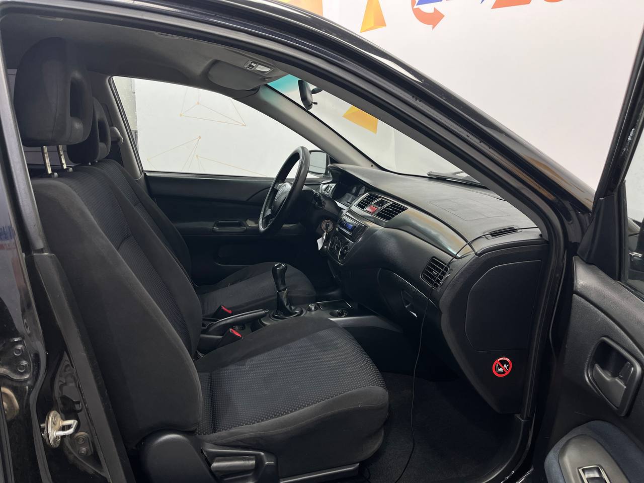 MITSUBISHI LANCER