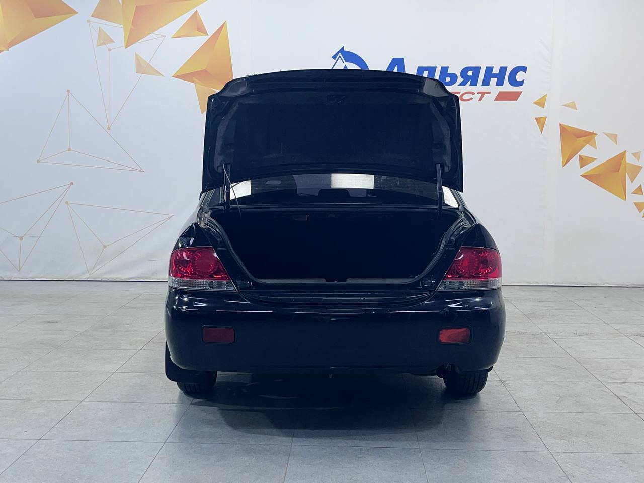 MITSUBISHI LANCER