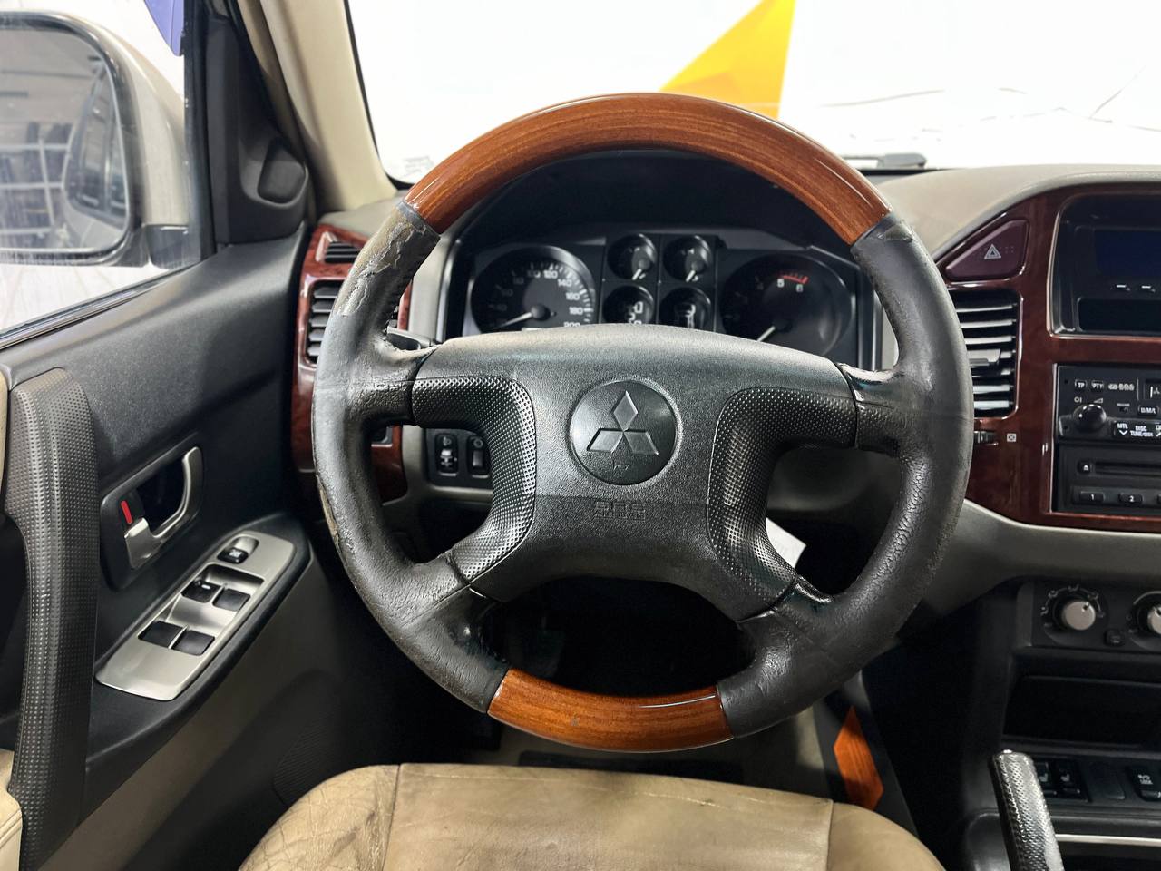 MITSUBISHI PAJERO