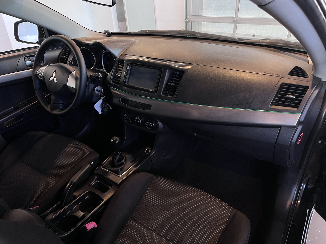 MITSUBISHI LANCER