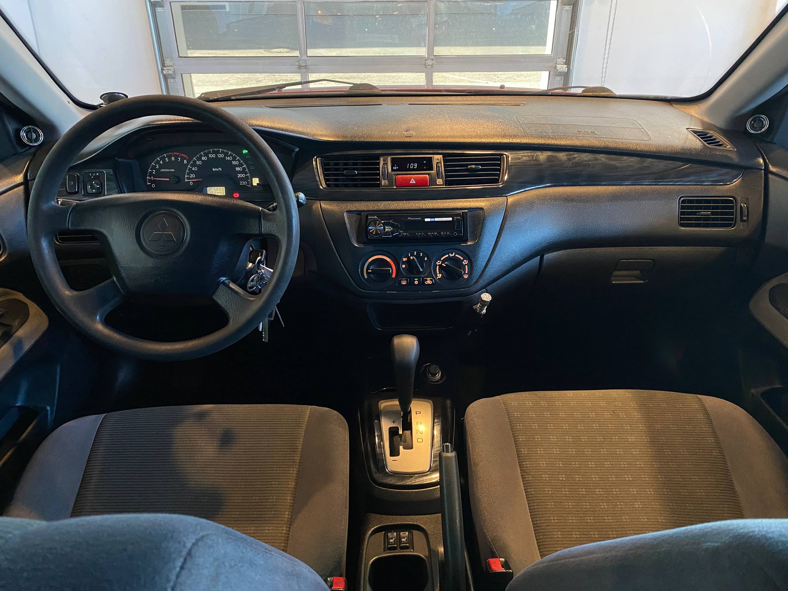 MITSUBISHI LANCER