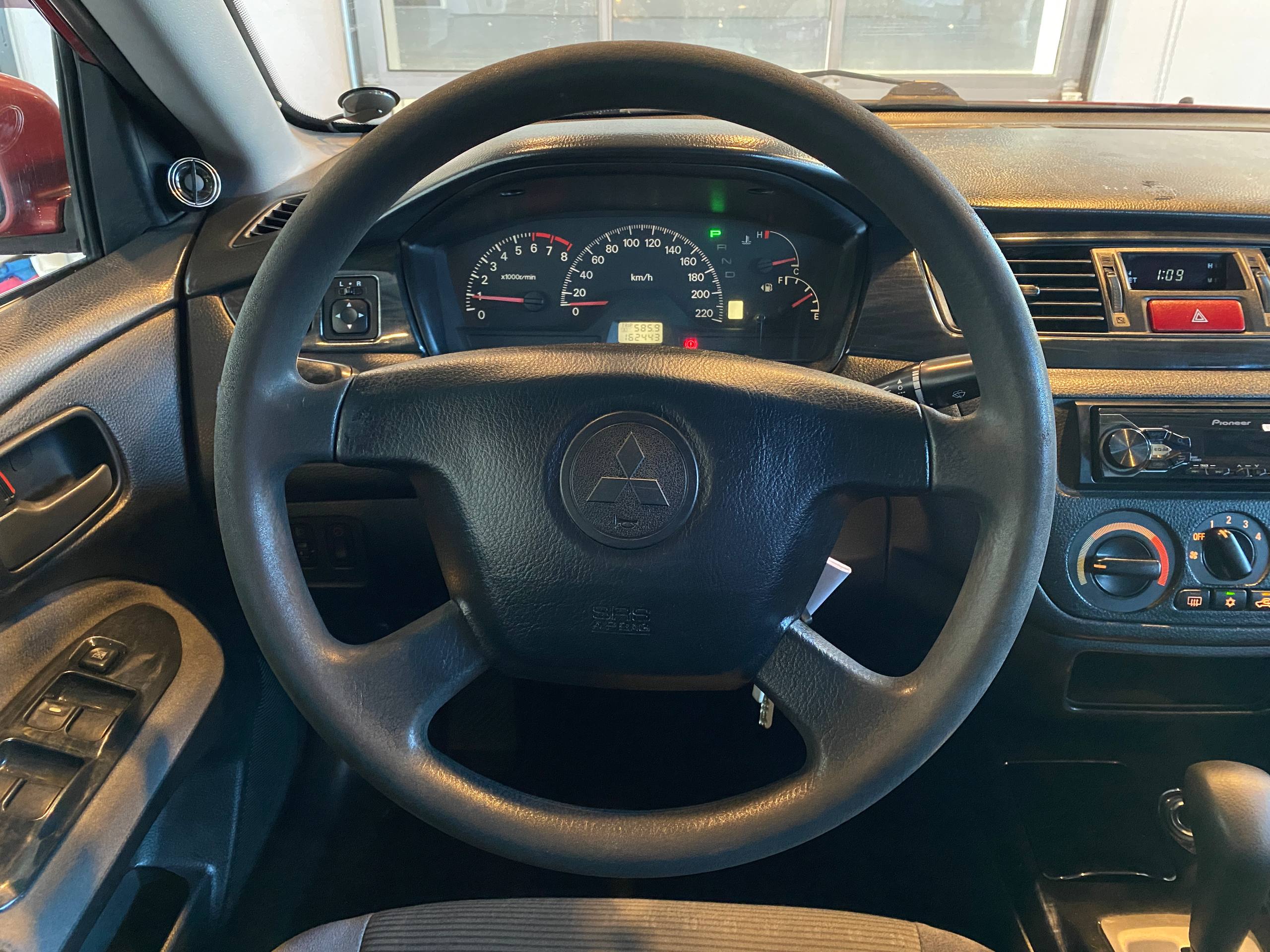 MITSUBISHI LANCER