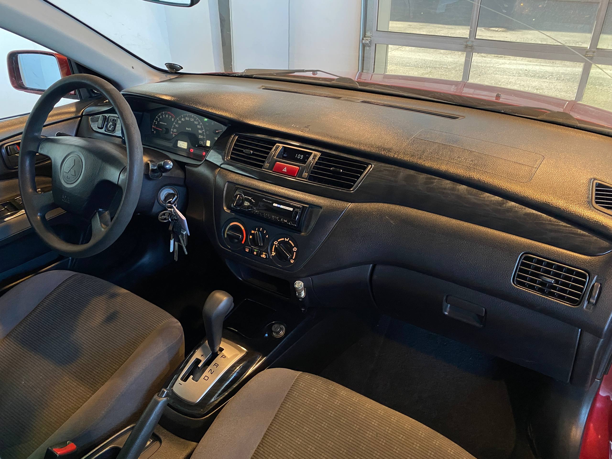 MITSUBISHI LANCER