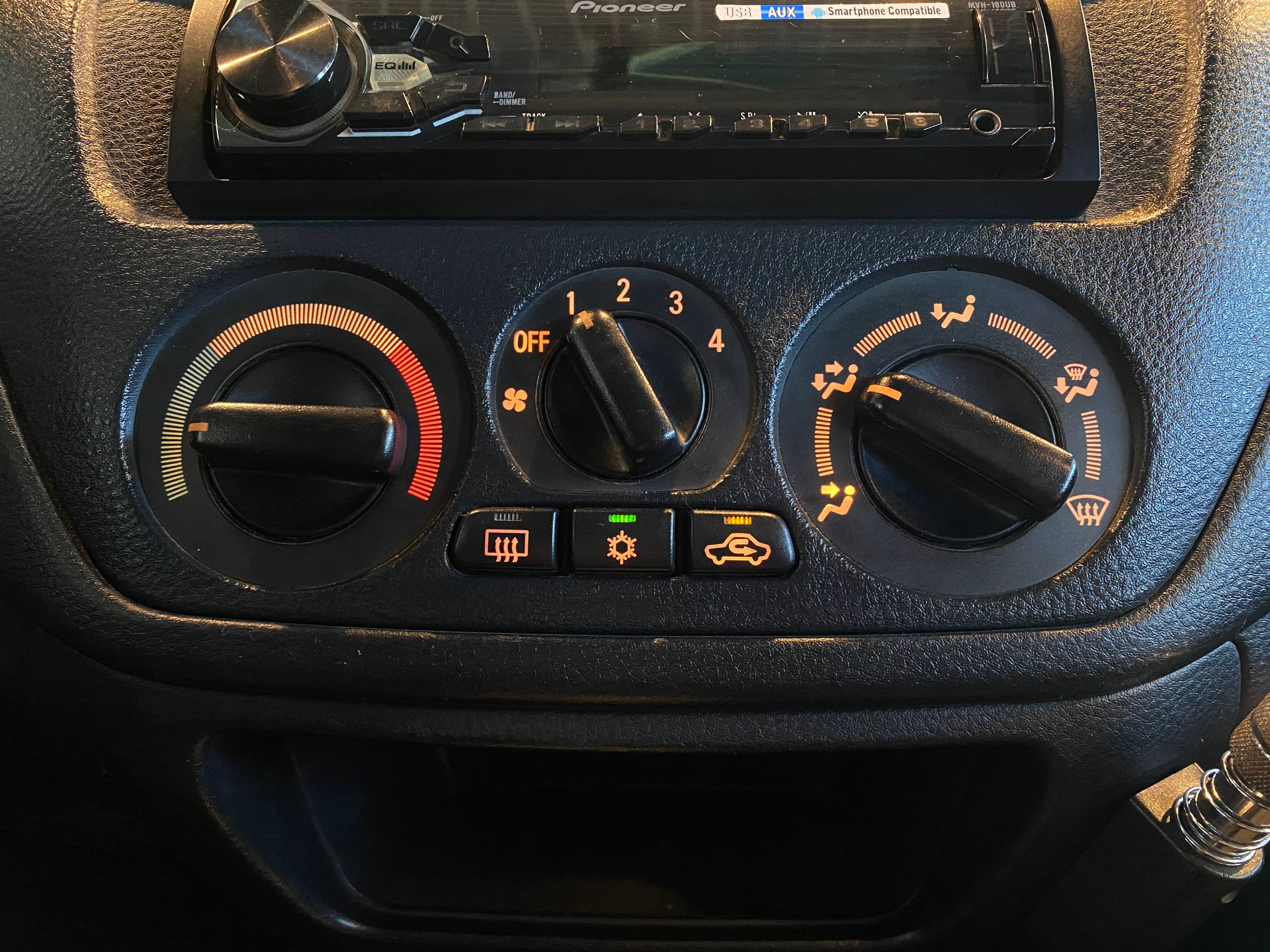MITSUBISHI LANCER
