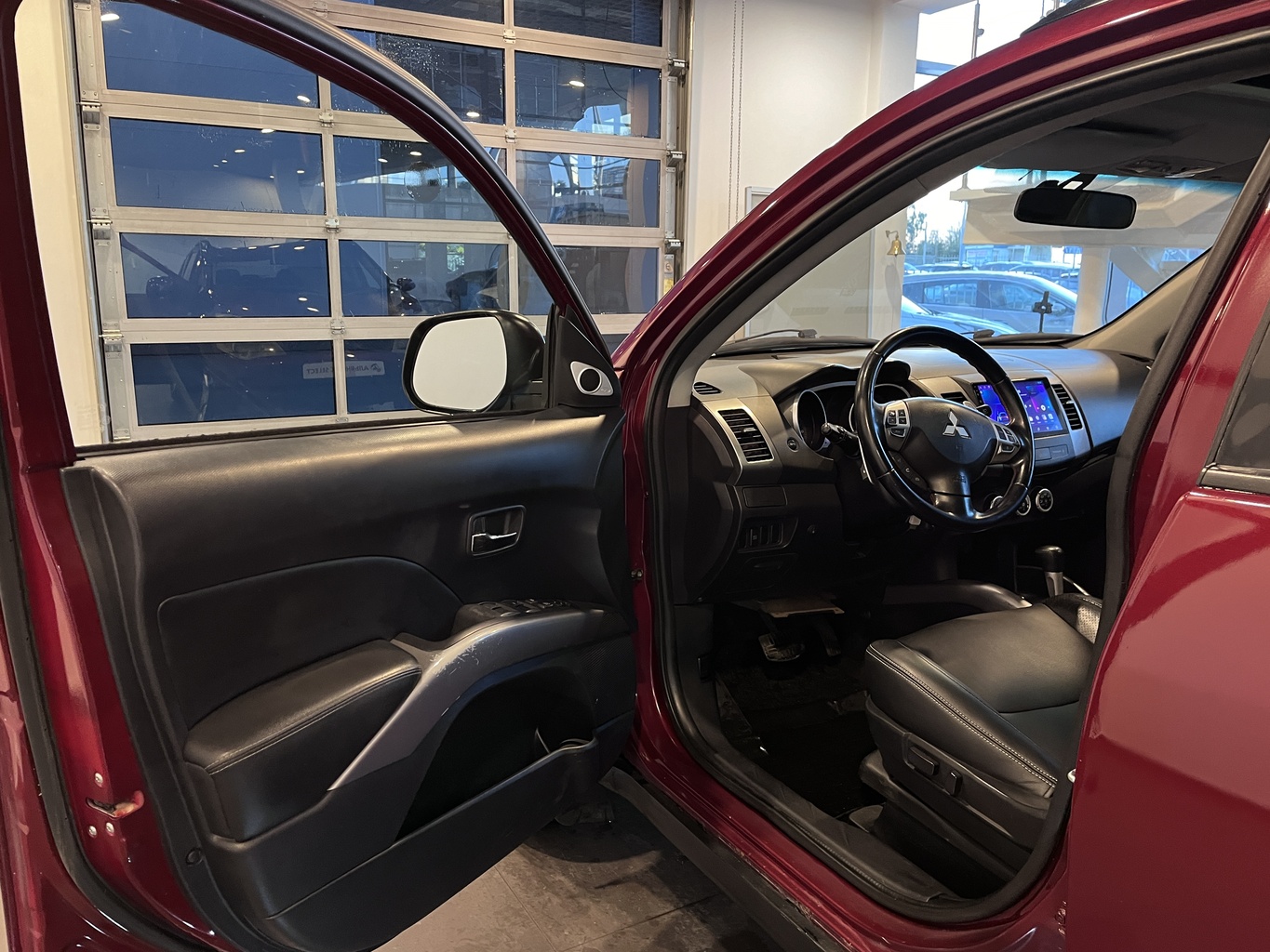 MITSUBISHI OUTLANDER