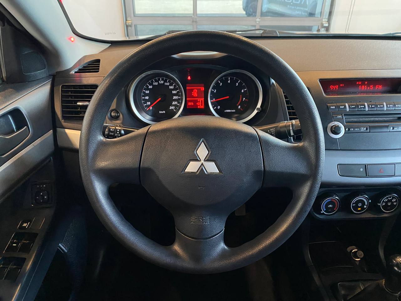 MITSUBISHI LANCER