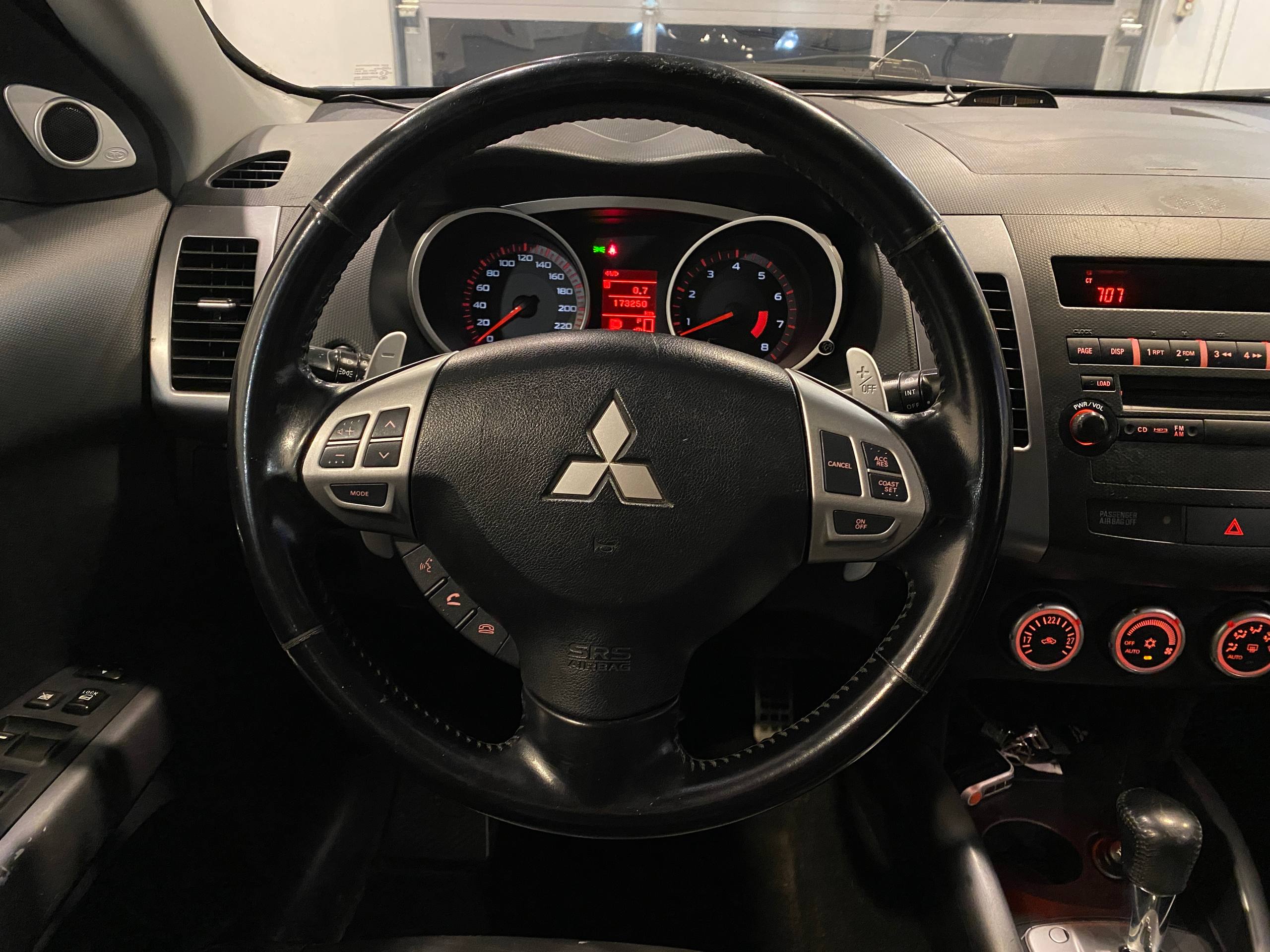MITSUBISHI OUTLANDER