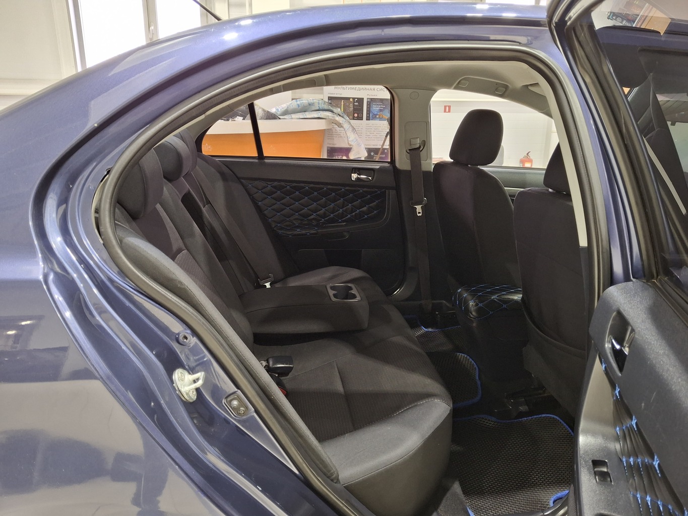 MITSUBISHI LANCER