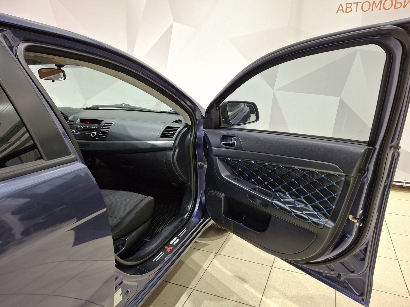 MITSUBISHI LANCER