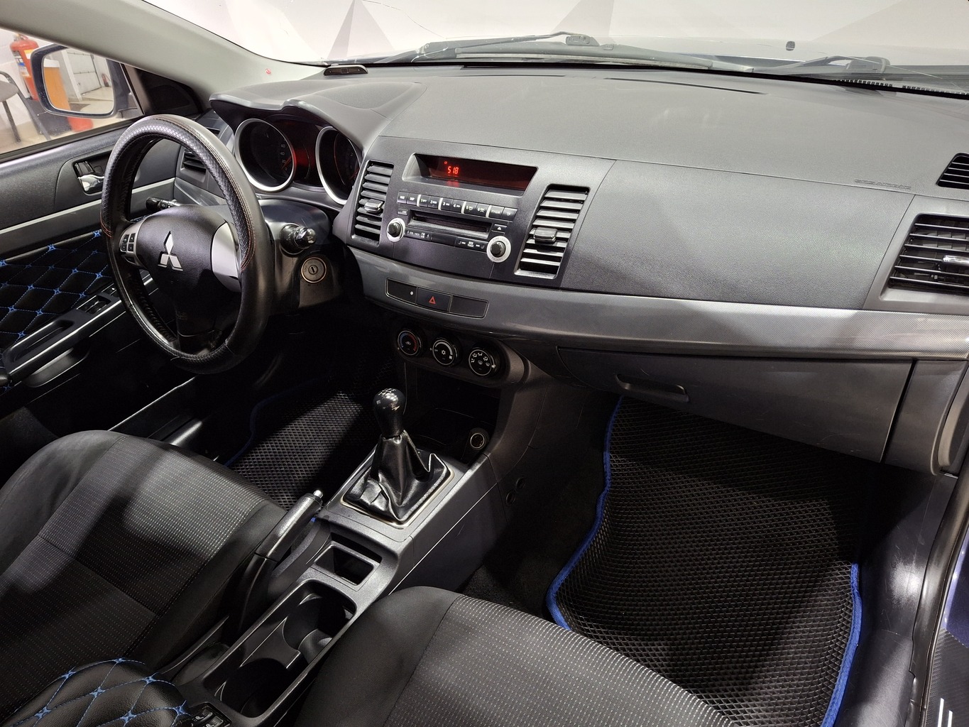 MITSUBISHI LANCER