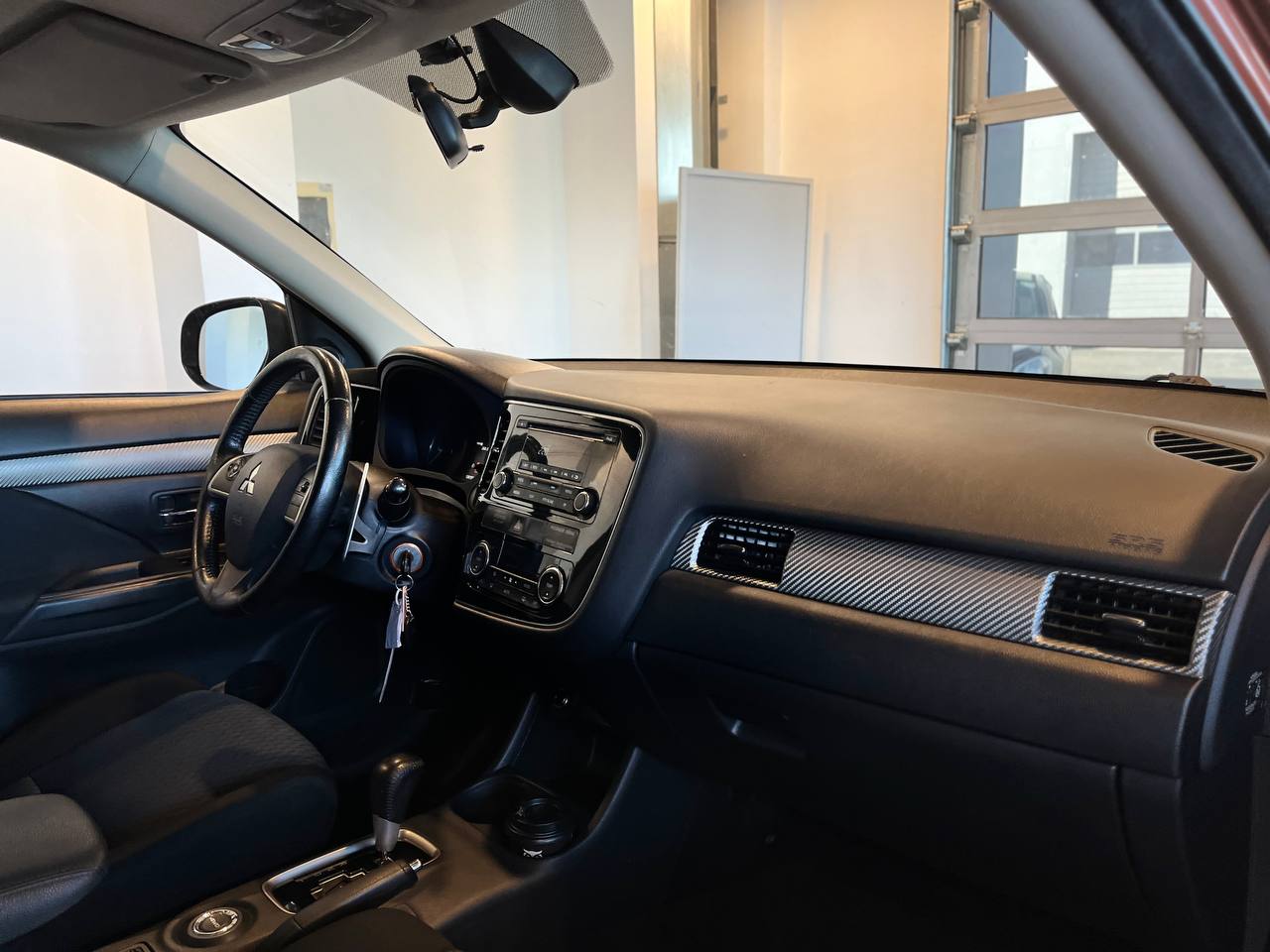 MITSUBISHI OUTLANDER