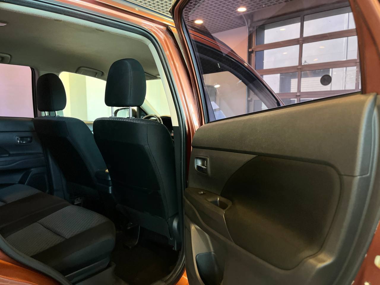 MITSUBISHI OUTLANDER