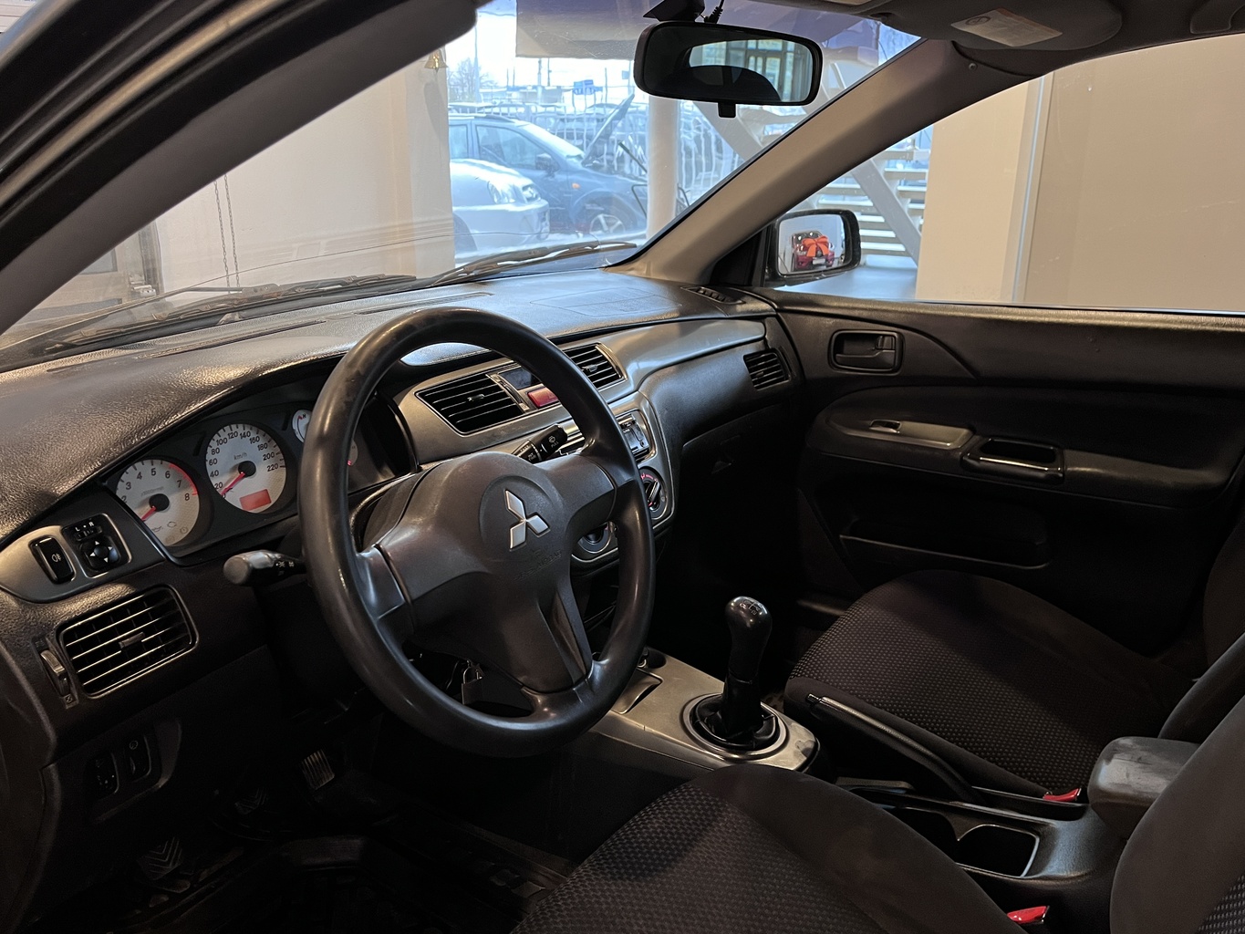 MITSUBISHI LANCER