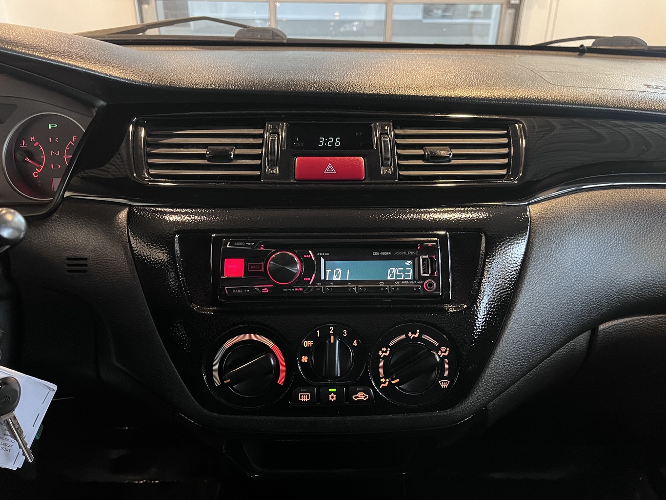 MITSUBISHI LANCER