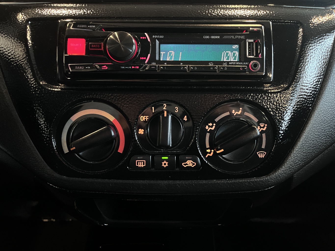 MITSUBISHI LANCER