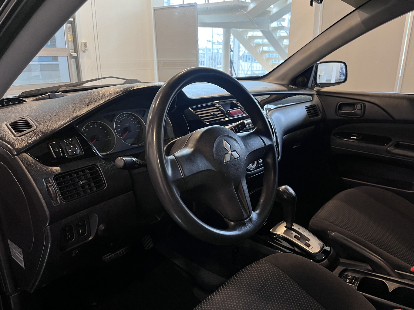 MITSUBISHI LANCER
