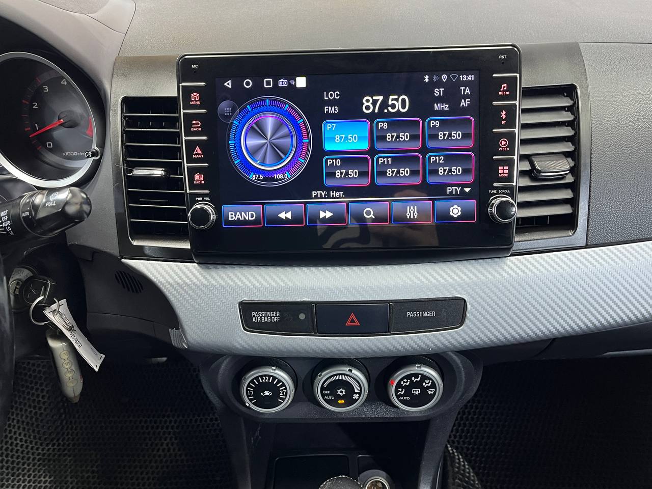 MITSUBISHI LANCER