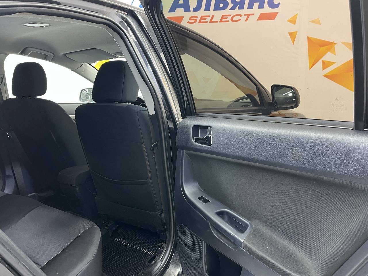 MITSUBISHI LANCER