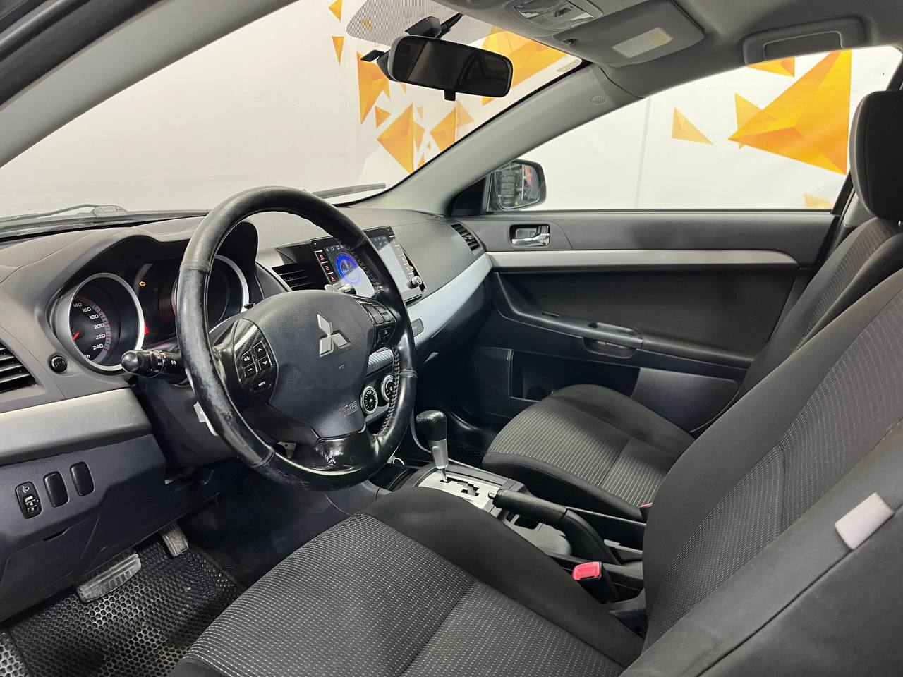 MITSUBISHI LANCER