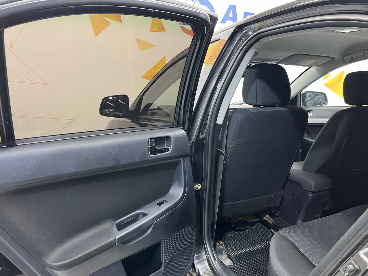 MITSUBISHI LANCER