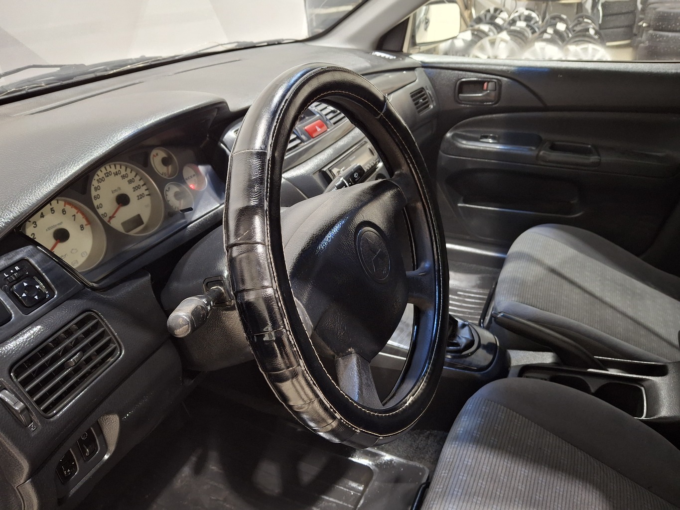 MITSUBISHI LANCER