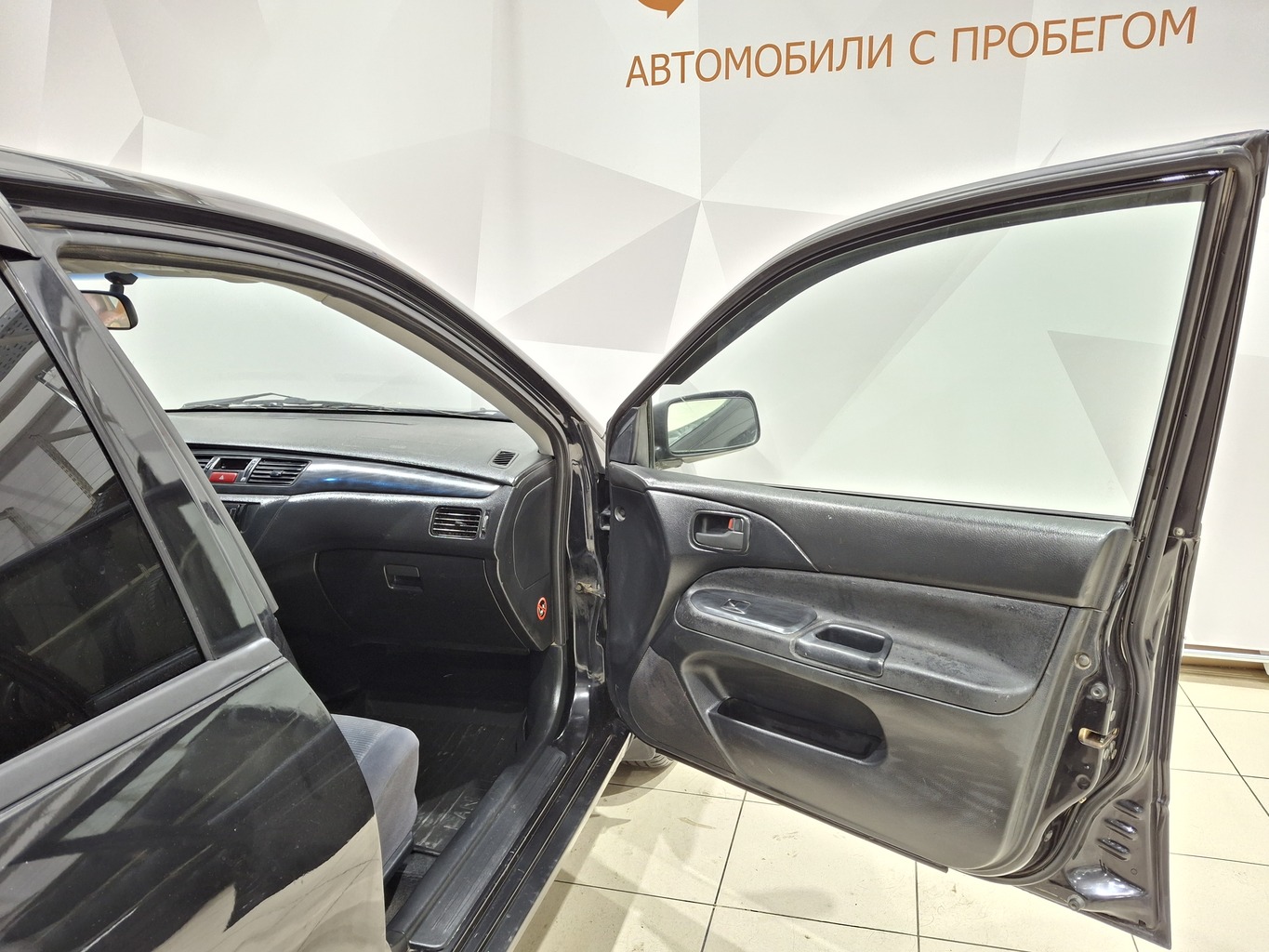 MITSUBISHI LANCER