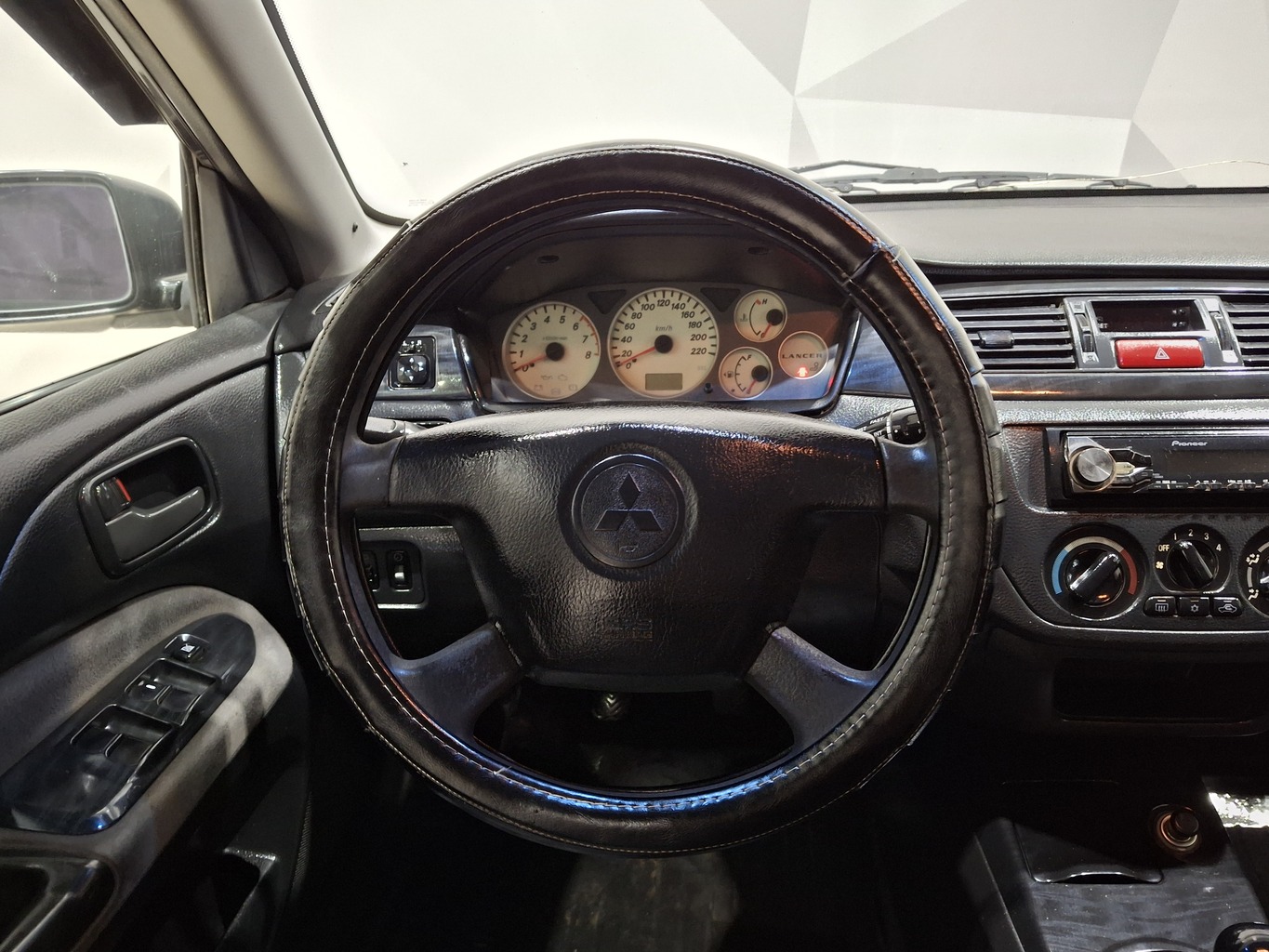 MITSUBISHI LANCER